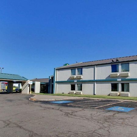 Baymont Inn & Suites Shawnee Exteriör bild