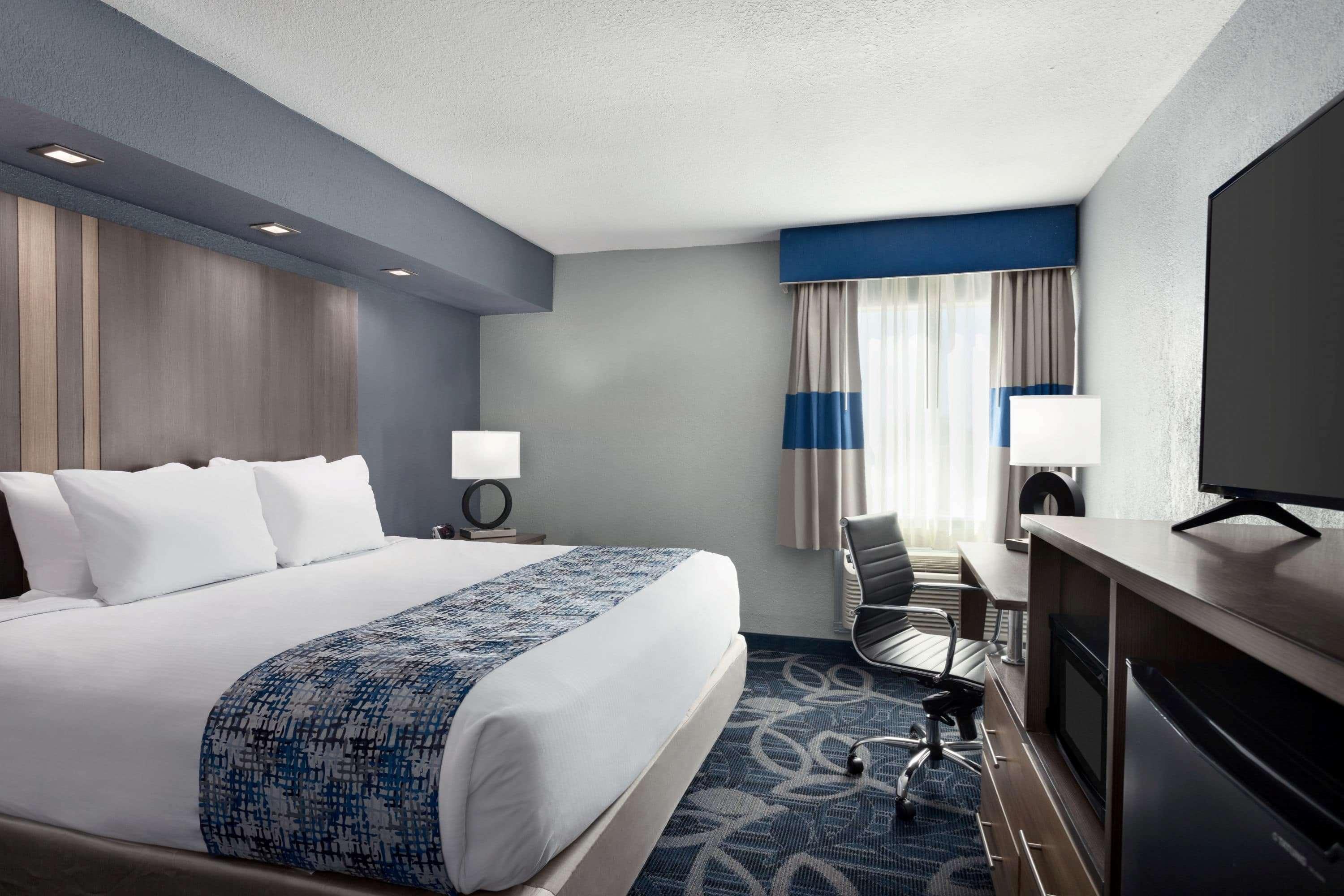 Baymont Inn & Suites Shawnee Exteriör bild