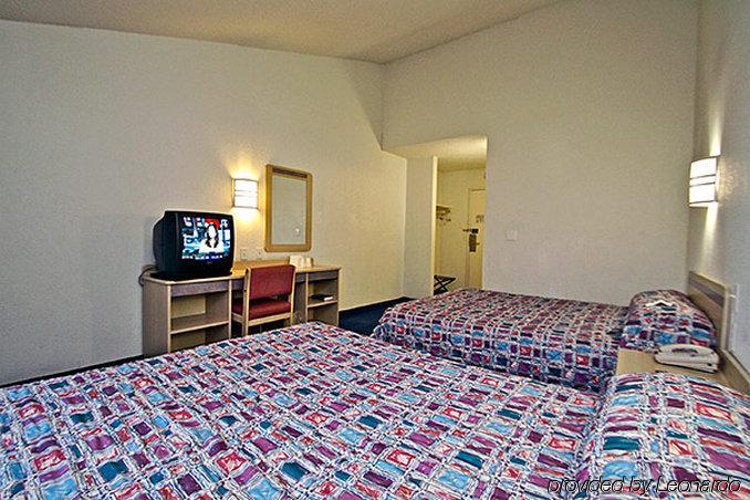 Baymont Inn & Suites Shawnee Exteriör bild