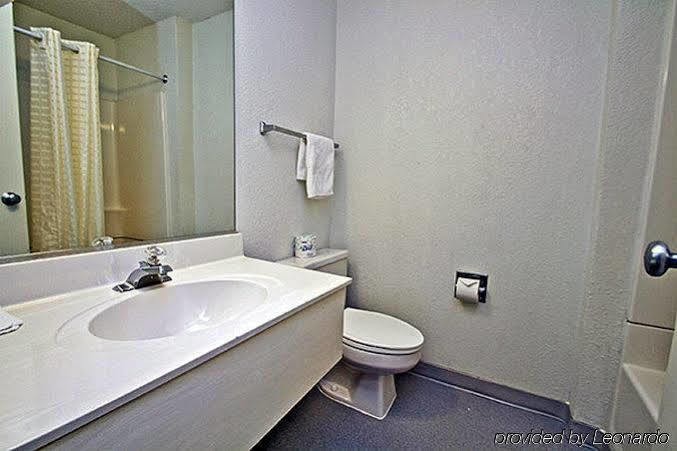 Baymont Inn & Suites Shawnee Exteriör bild