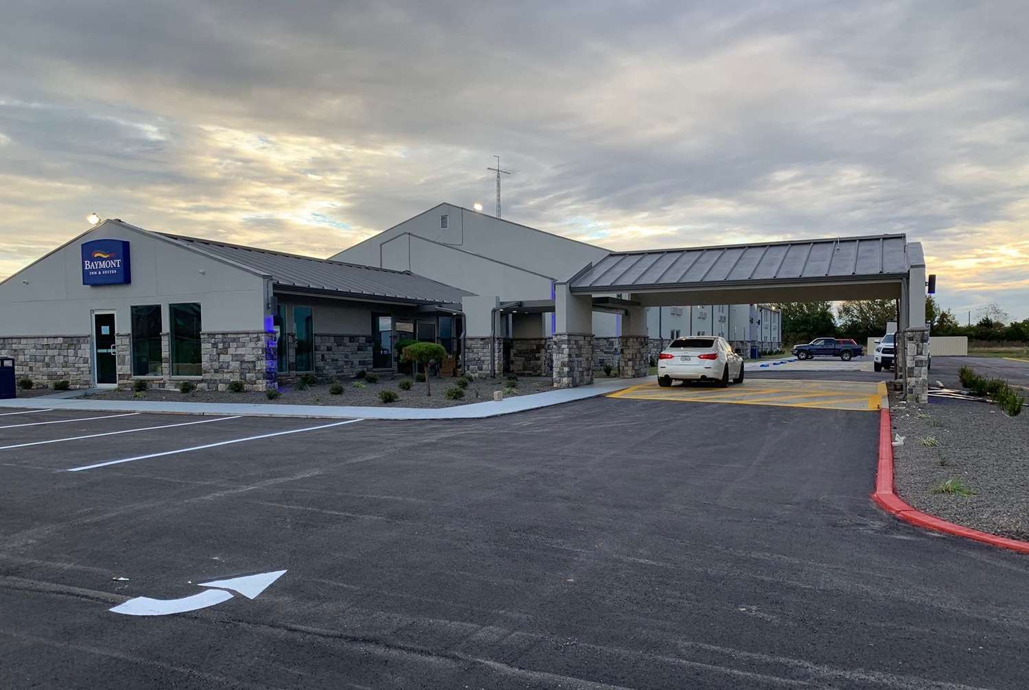 Baymont Inn & Suites Shawnee Exteriör bild