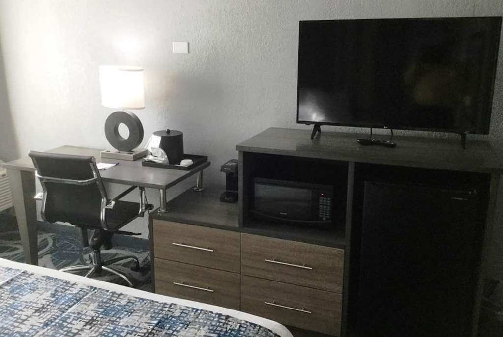 Baymont Inn & Suites Shawnee Rum bild